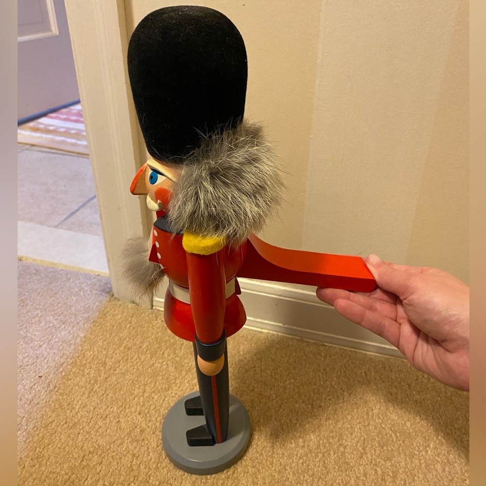 Nutcracker Soldier Guard 15.5 Inch Erzgebirge GDR East Germany - Picture 5 of 5